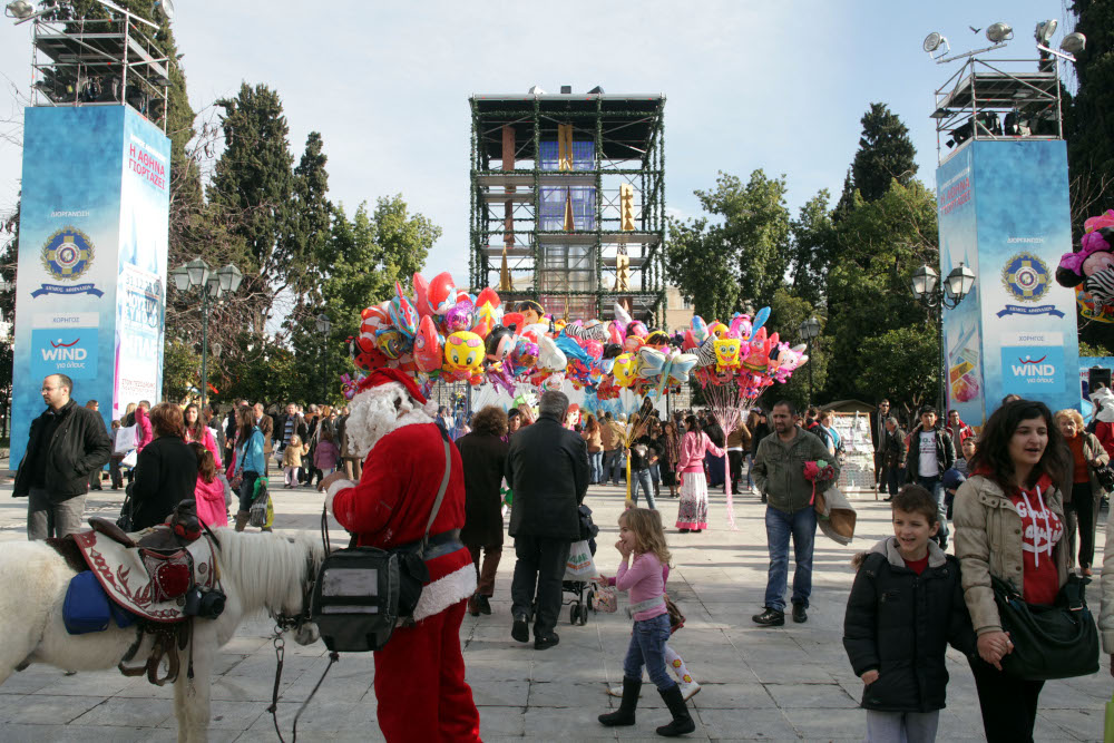 Χριστούγεννα το 2012: Στολισμός με ένα... κουτί