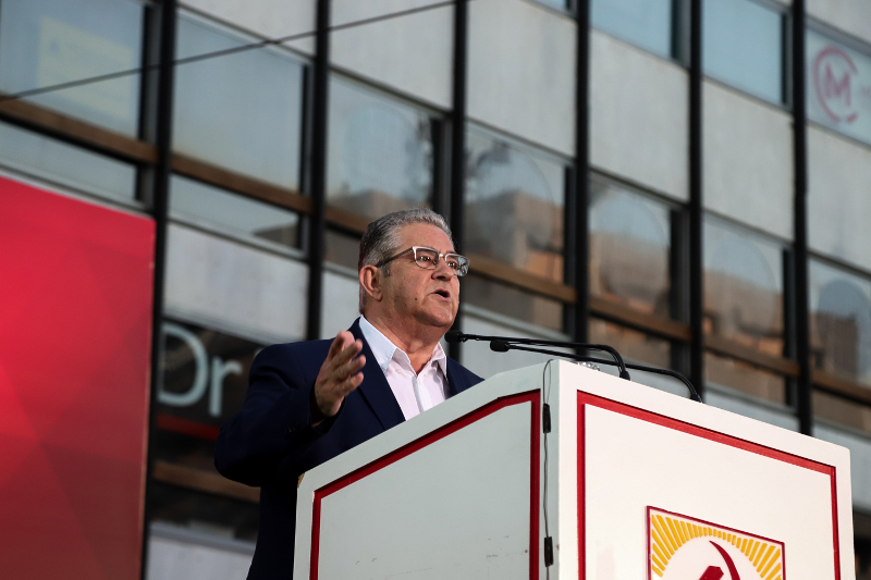 Ο Δημήτρης Κουτσούμπας στην πλατεία Συντάγματος / Φωτογραφία: EUROKINISSI