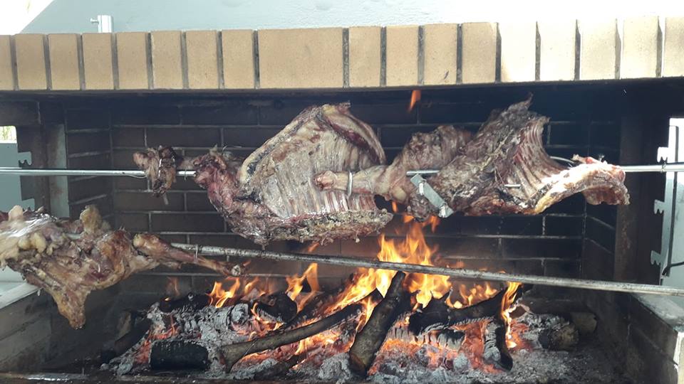 Ψήσιμο οβελία στην Κρήτη