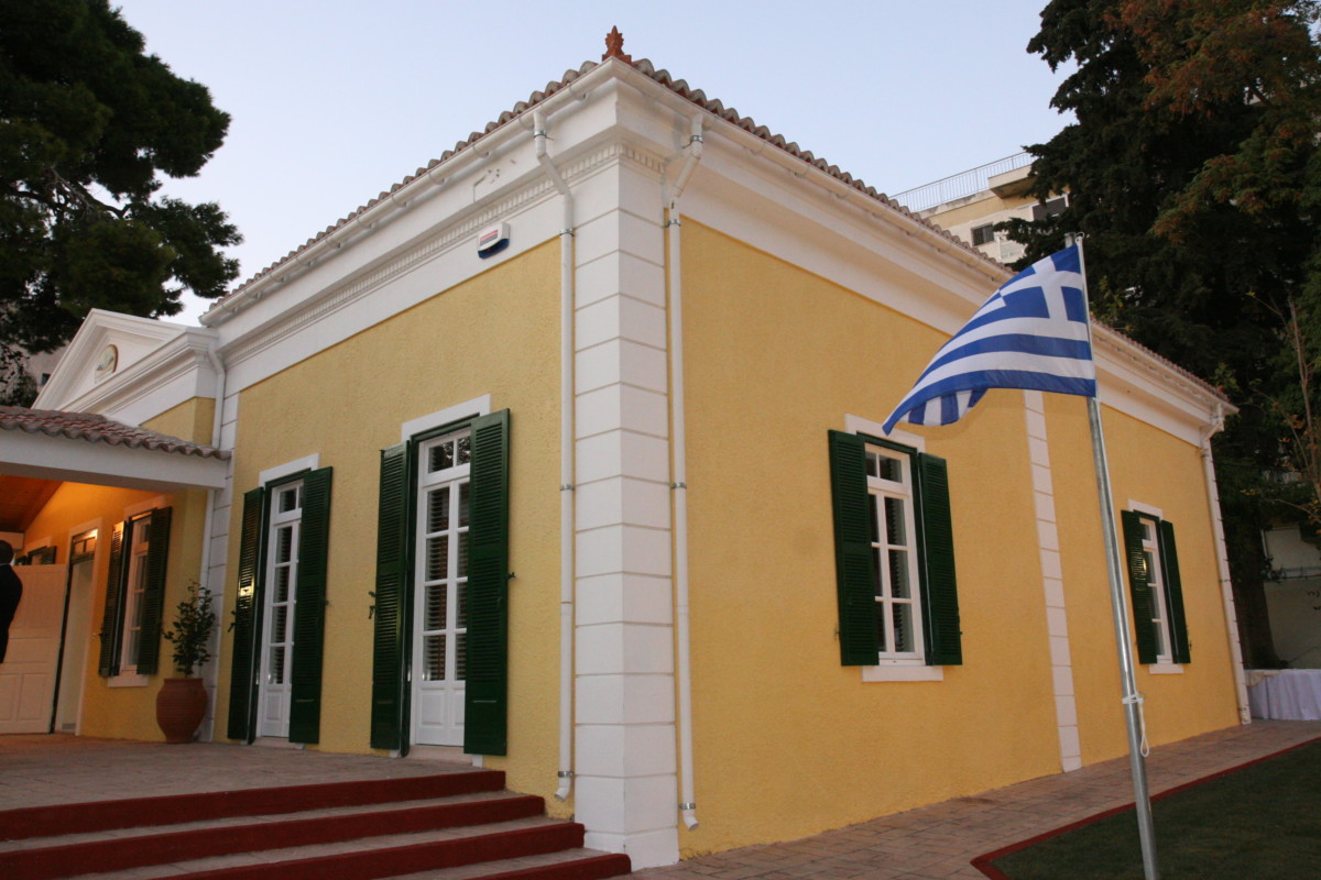 κτιριο κιτρινο