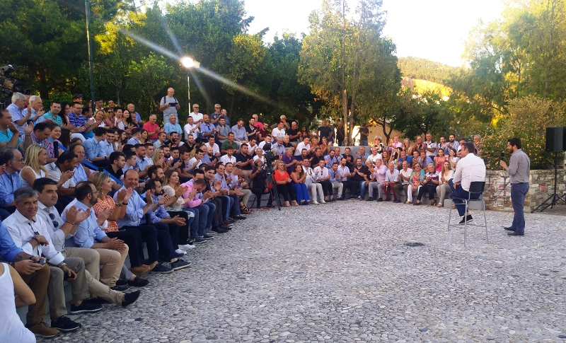 Ανοιχτή συζήτηση του Κυριάκου Μητσοτάκη με τους πολίτες του Βόλου / Φωτογραφία: magnesianews.gr