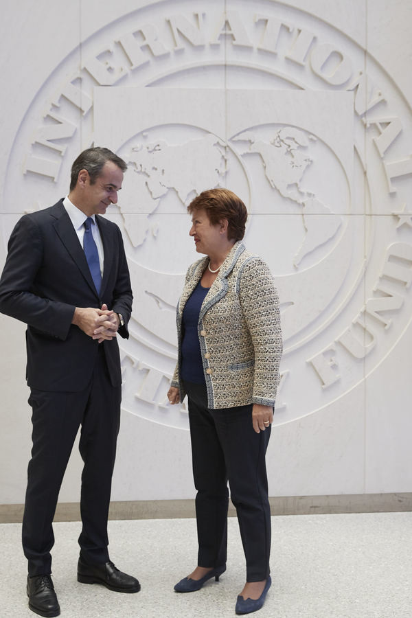 Ο πρωθυπουργός Κυριάκος Μητσοτάκης συνομιλεί με τη Γενική Διευθύντρια του Διεθνούς Νομισματικού Ταμείου