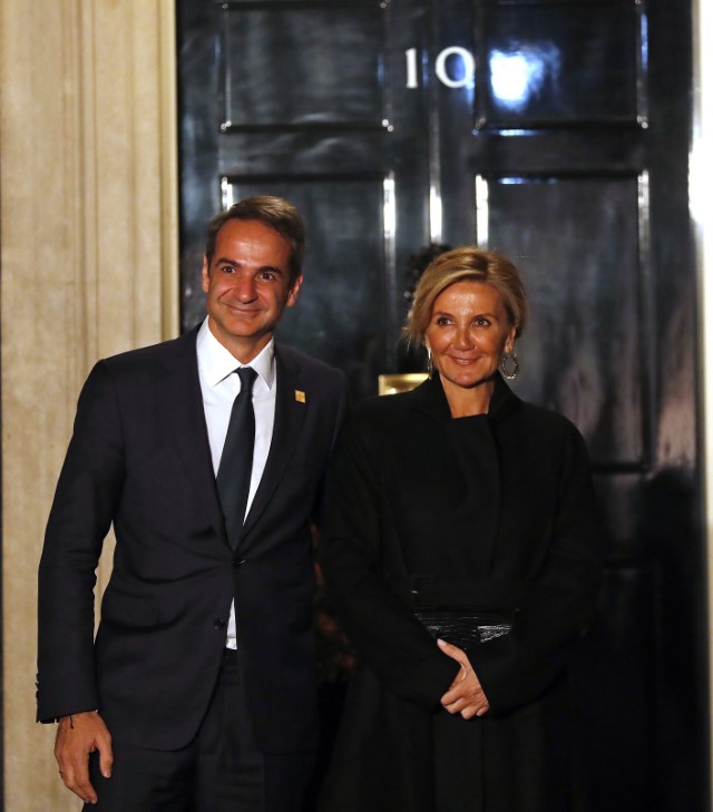 Ο Κυριάκος Μητσοτάκης και η Μαρέβα Μητσοτάκη στην Ντάουνινγκ Στριτ