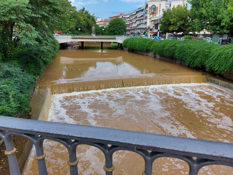 Φούσκωσε ο Ληθαίος ποταμός,