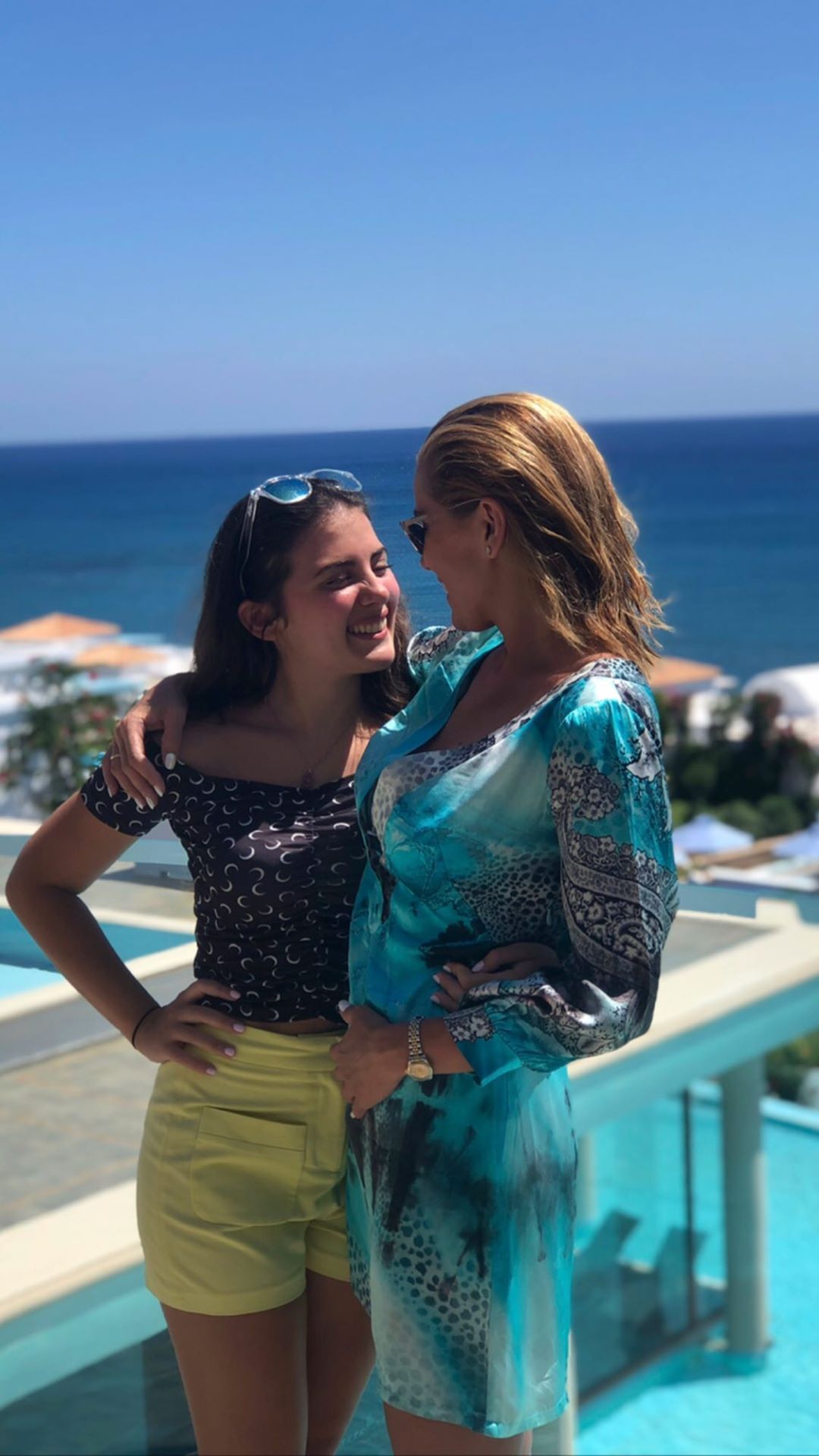 Ευγενία Μανωλίδου με την κόρη της Θεοδώρα Μανωλίδου
