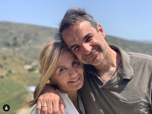 Î ÎÏÏÎ¹Î¬ÎºÎ¿Ï ÎÎ·ÏÏÎ¿ÏÎ¬ÎºÎ·Ï Î±Î³ÎºÎ±Î»Î¹Î¬ Î¼Îµ ÏÎ· ÏÏÎ¶ÏÎ³Ï ÏÎ¿Ï ÎÎ±ÏÎ­Î²Î±, ÏÏÎ·Î½ Î¿ÏÎ¿Î¯Î± ÎµÏÏÎ®Î¸Î·ÎºÎµ Î¼Î­ÏÏ Instagram
