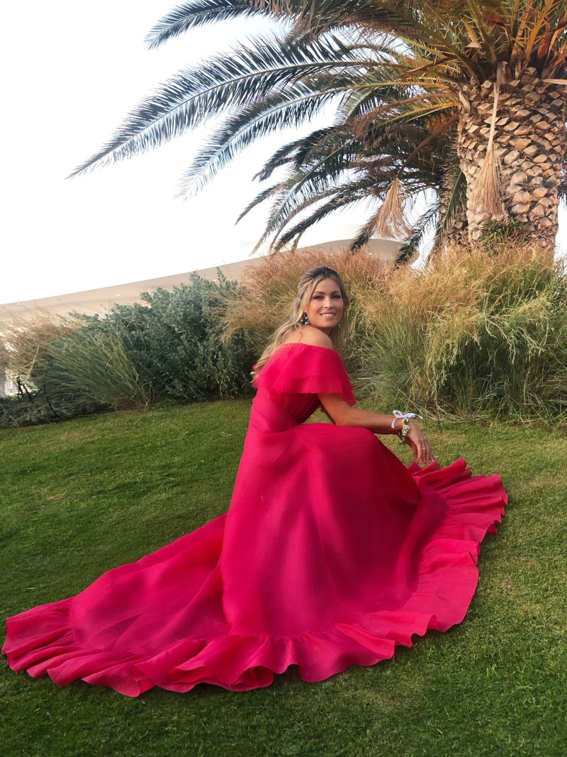 Μαριέττα Χρουσαλά με ροζ φόρεμα Celia Kritharioti