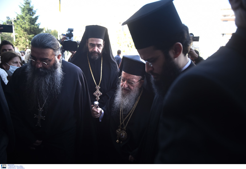 Χωρίς μάσκες οι ιερείς