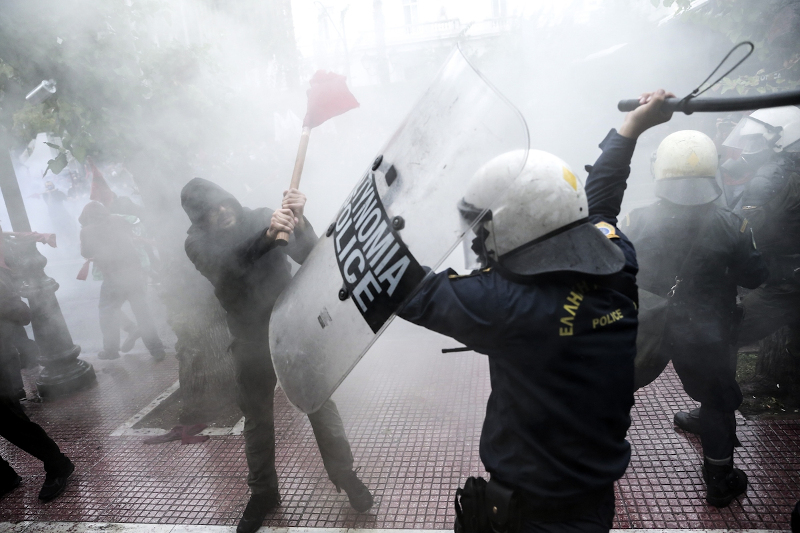 Σύγκρουση ΜΑΤ με φοιτητές