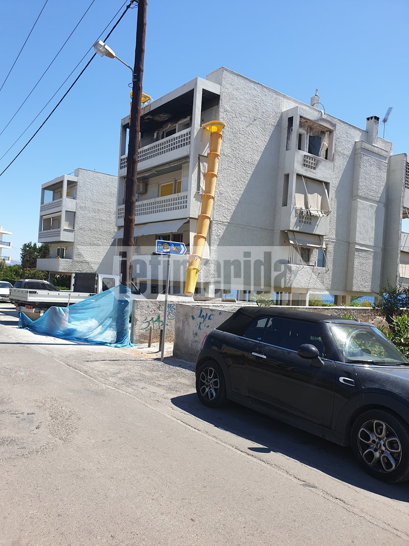 Δεν έχει πια νόημα να κλαίμε τη μοίρα μας», λέει στο iefimerida ένας κάτοικος