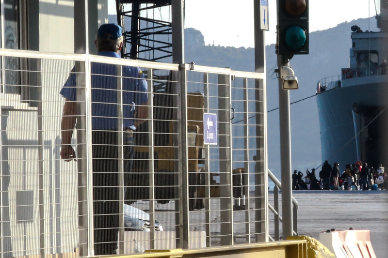 Η μετακίνηση των αιτούντων άσυλο από τη Λέσβο προς την Ελευσίνα ολοκληρώθηκε το απόγευμα του Σαββάτου / Φωτογραφία: EUROKINISSI
