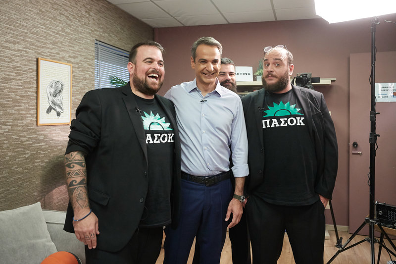 Η έκπληξη με τους.... Πασόκους που επεφύλαξαν στον Κυριάκο Μητσοτάκη πριν την εκπομπή του Γρηγόρη Αρναούτογλου