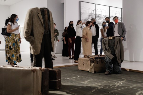 Ο Κυριάκος Μητσοτάκης ξεναγείται στο Μουσείο Σύγχρονης Τέχνης 