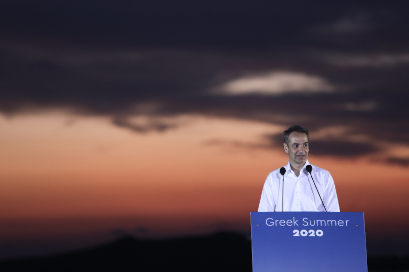 Ο Έλληνας πρωθυπουργός ανήγγειλε το άνοιγμα του τουρισμού από την Σαντορίνη