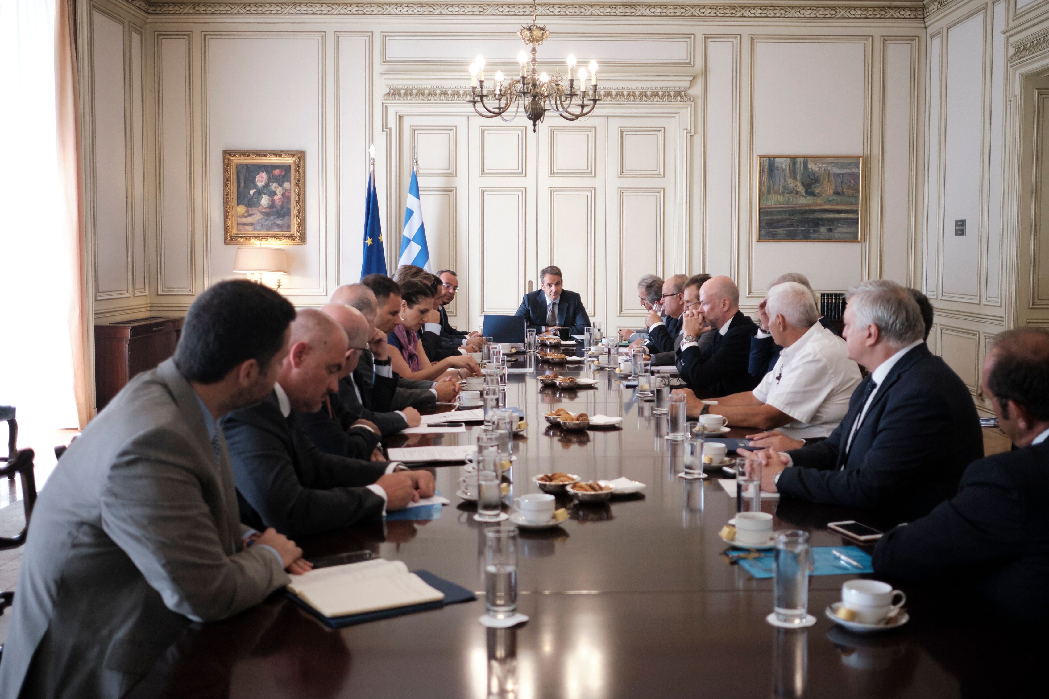 Ο πρωθυπουργός, Κυριάκος Μητσοτάκης με εκπροσώπους των κοινωνικών εταίρων