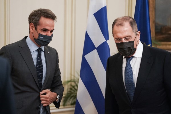 Ο Κυριάκος Μητσοτάκης υποδέχεται τον Σεργκέι Λαβρόφ στο Μαξίμου