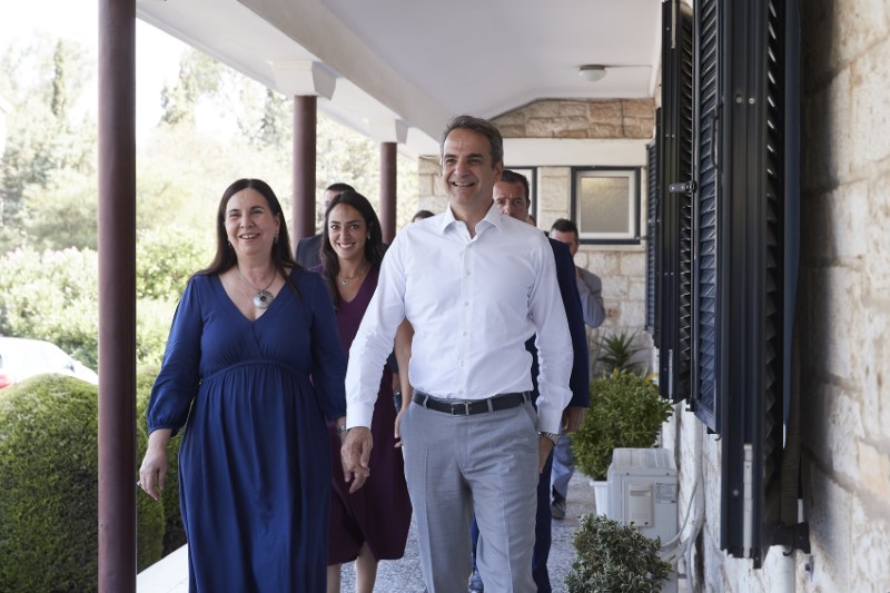 Μητσοτάκης: Η Ελλάδα έχει πλέον ένα σύγχρονο και διαφανές σύστημα αναδοχής και υιοθεσίας | ΠΟΛΙΤΙΚΗ
