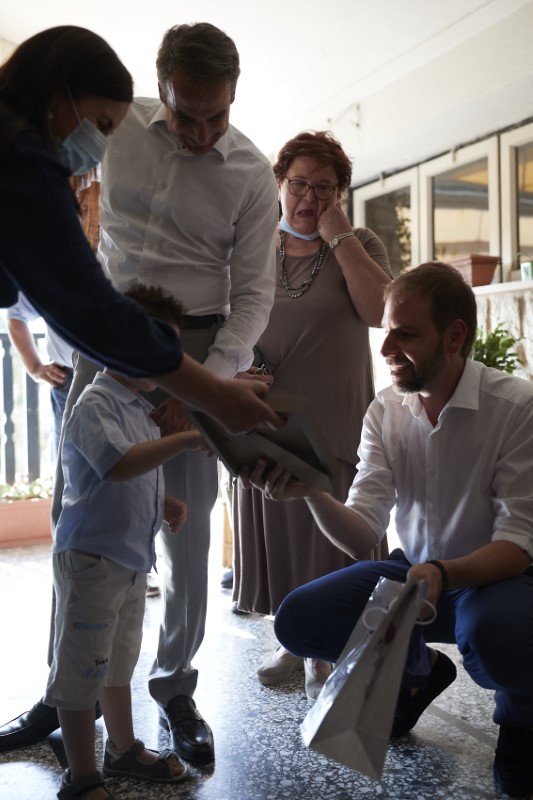 Μητσοτάκης: Η Ελλάδα έχει πλέον ένα σύγχρονο και διαφανές σύστημα αναδοχής και υιοθεσίας | ΠΟΛΙΤΙΚΗ