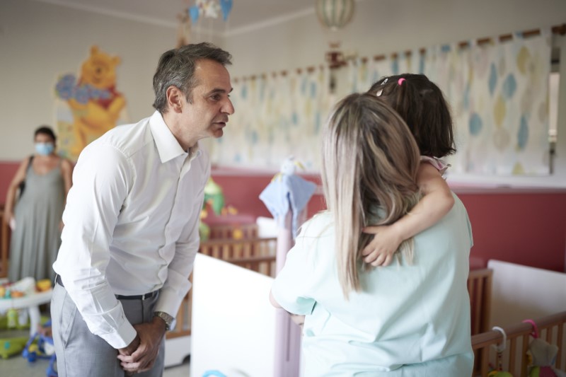 Μητσοτάκης: Η Ελλάδα έχει πλέον ένα σύγχρονο και διαφανές σύστημα αναδοχής και υιοθεσίας | ΠΟΛΙΤΙΚΗ