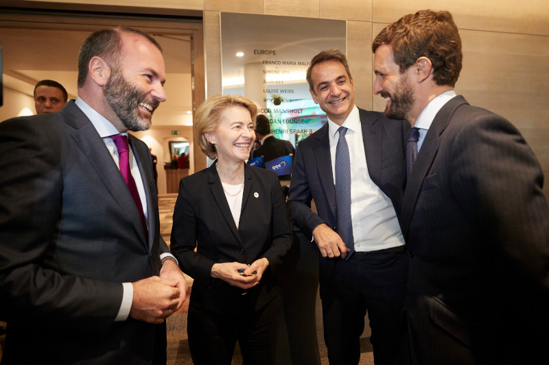 Ο Πρωθυπουργός με ευρωπαίους ηγέτες στο ΕΛΚ