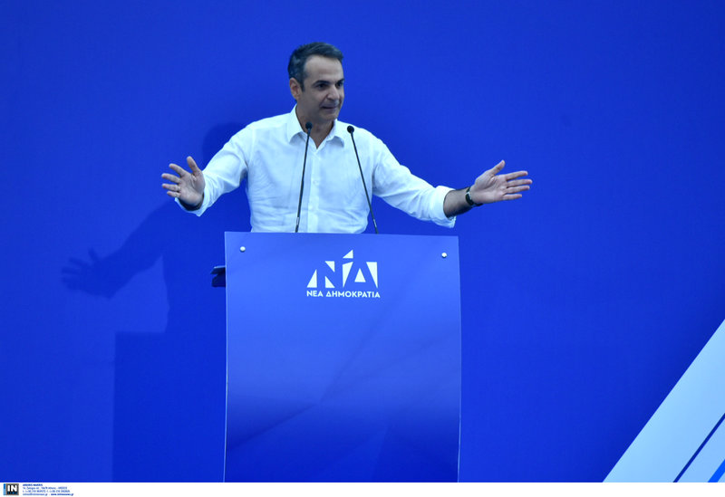 Ο Κυριάκος Μητσοτάκης μιλά στο Περιστέρι