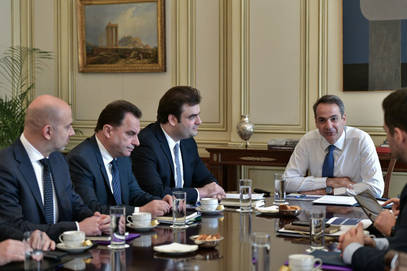 Ο πρωθυπουργός με την υπουργό Ψηφιακής Διακυβέρνησης, Κυριάκο Πιερρακάκη