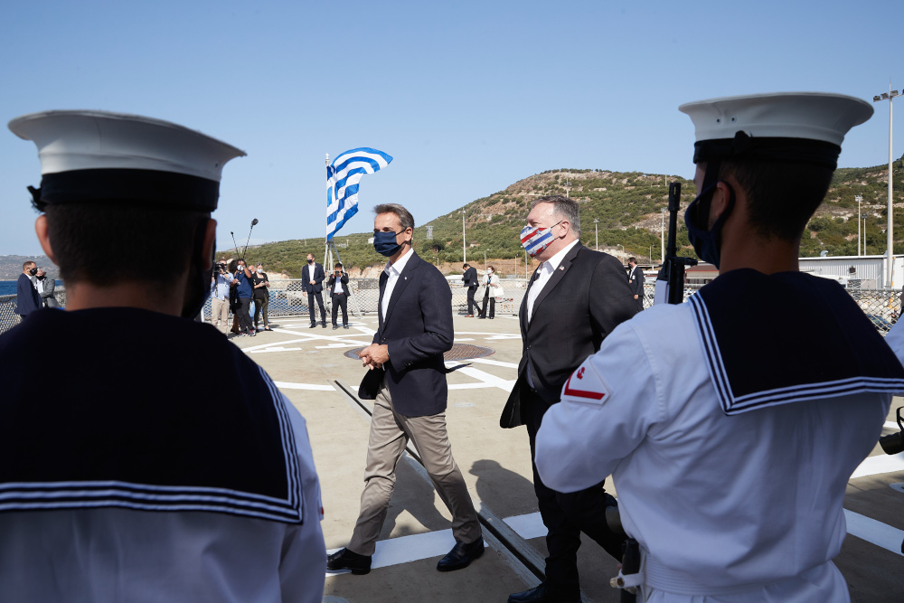 Πομπέο και Μητσοτάκης σε υποδοχή του Ναυτικού στην Σούδα