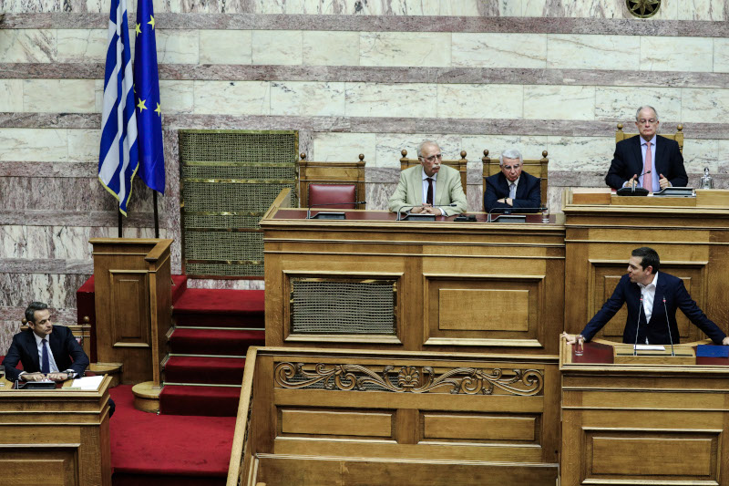 Κυριάκος Μητσοτάκης και Αλέξης Τσίπρας από την κόντρα τους το Σάββατο στη Βουλή