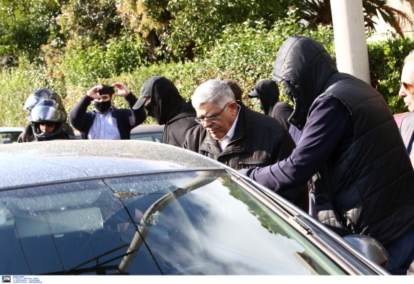 Σύλληψη του Ν. Μιχαλολιάκου στο σπίτι του στην Πεύκη-