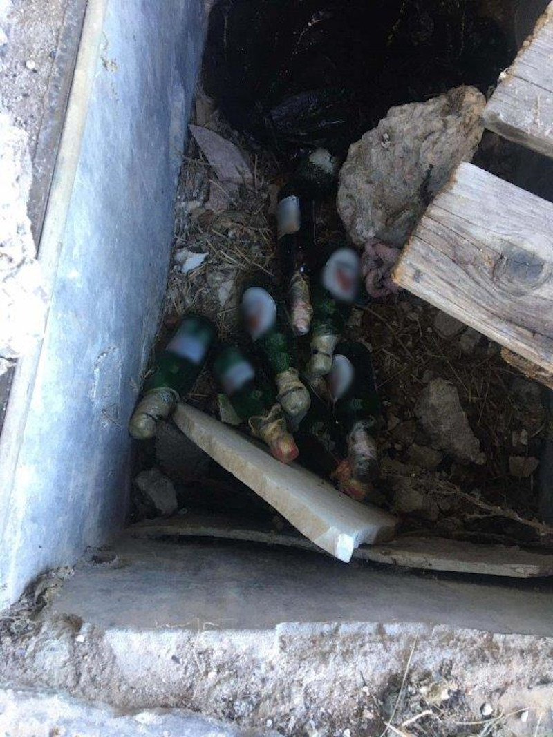 Εξάρχεια: Είκοσι (!) βόμβες μολότοφ βρέθηκαν σε εγκαταλελειμμένο κτίριο 2 Εξάρχεια: Είκοσι (!) βόμβες μολότοφ βρέθηκαν σε εγκαταλελειμμένο κτίριο