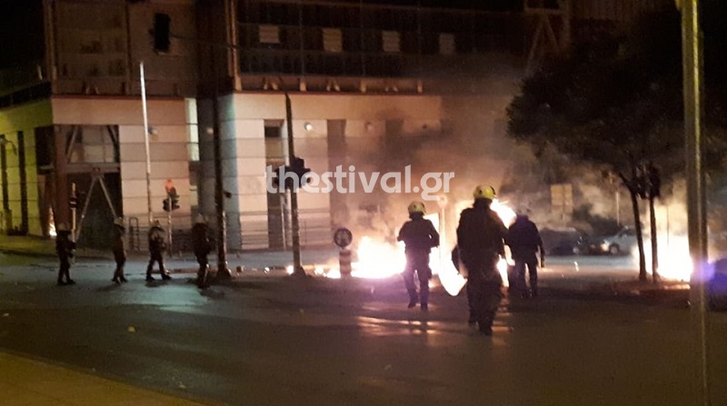 Μολότοφ στα ΜΑΤ