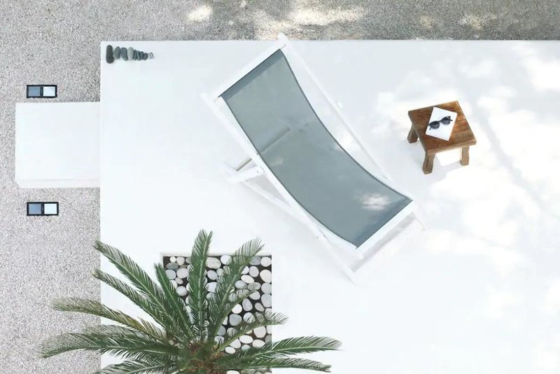 Ξαπλώστρα σε αυλή