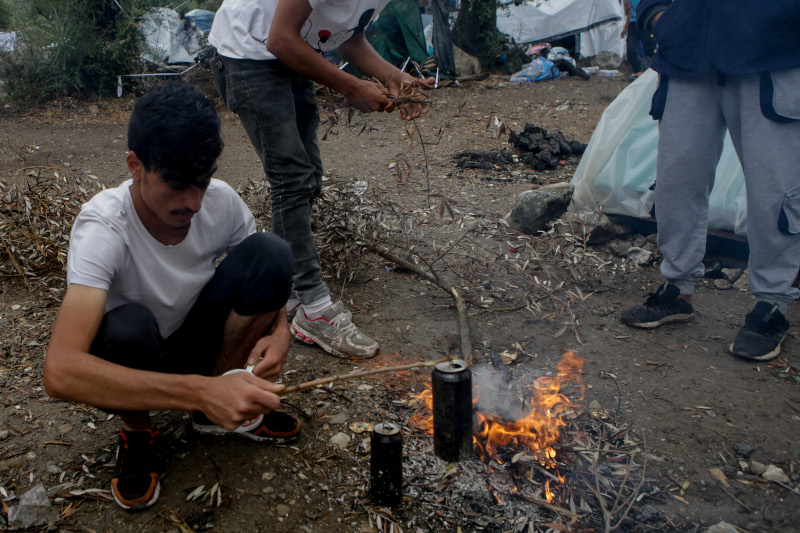 Πρόσφυγας άναψε φωτιά στη Μόρια