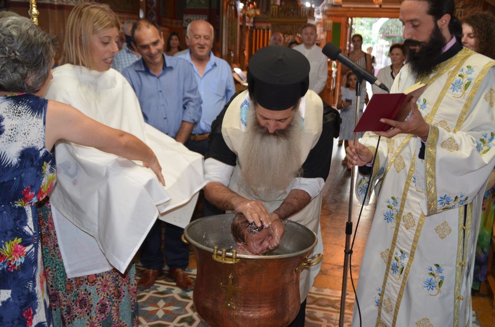 Η βάφτιση του Μιχαήλ - Σπυρίδωνα τελέστηκε το Σάββατο στο ναό της Αγίας Παρασκευής Σπερχειάδας