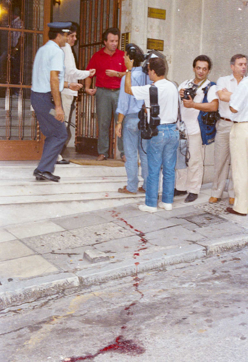 Η είσοδος της πολυκατοικίας όπου δολοφονήθηκε ο Παύλος Μπακογιάννης