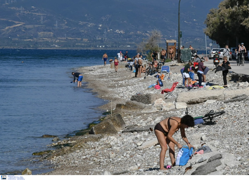 Για μπάνιο οι πολίτες στην Πάτρα εν μέσω lockdown