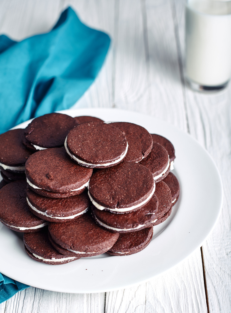 Πιάτο με σπιτικά μπισκότα Oreo Συνταγή