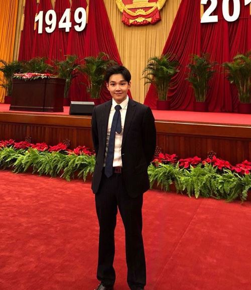 Ο 24χρονος Έρικ Τσε έγινε δισεκατομμυριούχος μετά το δώρο αξίας 3,8 δισεκατομμυρίων δολαρίων σε μετοχές, από τους γονείς του 