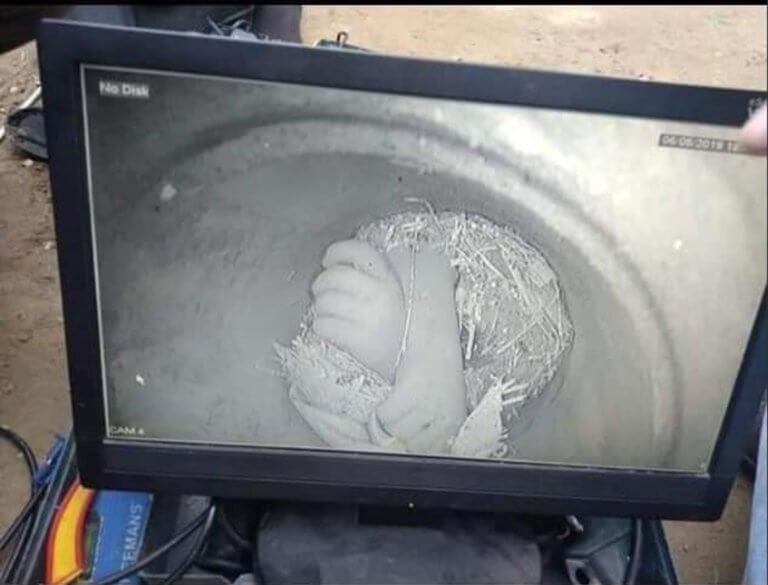 Το αγοράκι εγκλωβισμένο μέσα στο πηγάδι