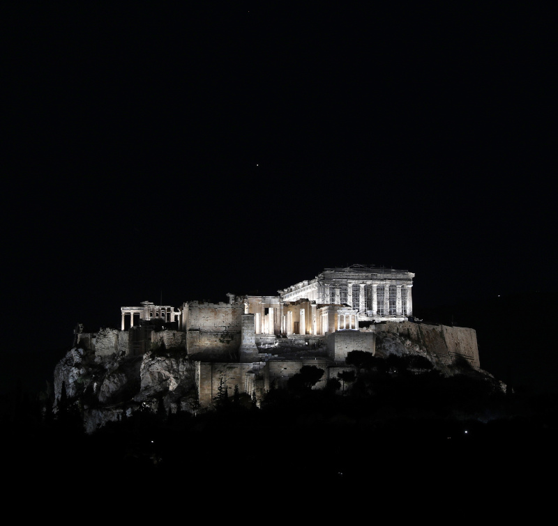 Ο νέος φωτισμός της Ακρόπολης δια χειρός Ελευθερίας Ντεκώ 