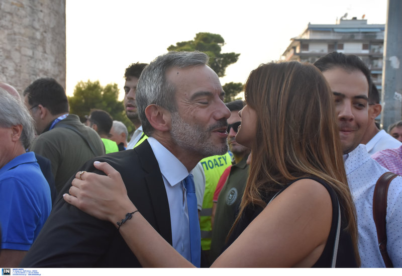 Θερμός ασπασμός μεταξύ Κατερίνας Νοτοπούλου και Κωνσταντίνου Ζέρβα- Φωτογραφία: ΜΟΤΙΟΝΤΕΑΜ/ΓΙΩΡΓΟΣ ΚΩΝΣΤΑΝΤΙΝΙΔΗΣ
