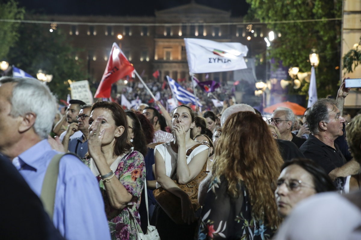 Υποστηρικτές του ΣΥΡΙΖΑ στην κεντρική προεκλογική συγκέντρωση στο Σύνταγμα
