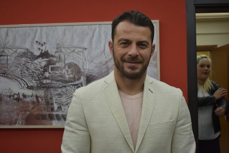 Ο Ντάνος σε ένα ακόμη στιγμιότυπο από την παρουσίαση του βιβλίου του