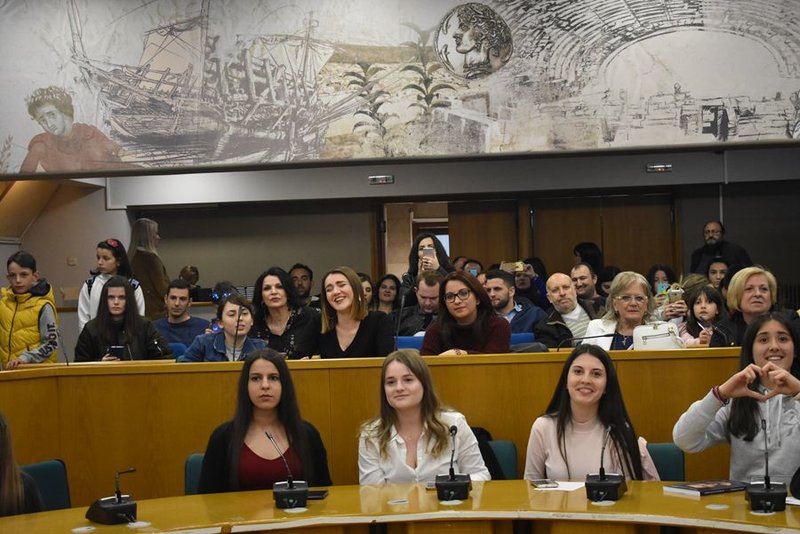 Θερμό καλωσόρισμα από τις θαυμάστριές του δέχθηκε ο Ντάνος