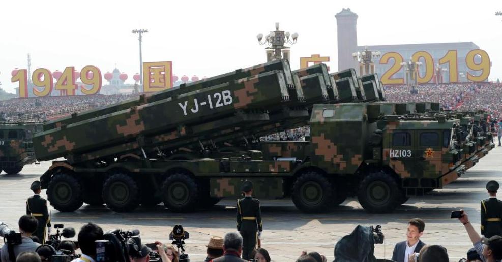Ο στρατός της Κίνας έδειξε και βαλλιστικούς υπερηχητικούς-πυρηνικούς πυραύλους, που εκτιμάται ότι μπορούν να διασπάσουν την αμερικανική αντιπυραυλική άμυνα. 