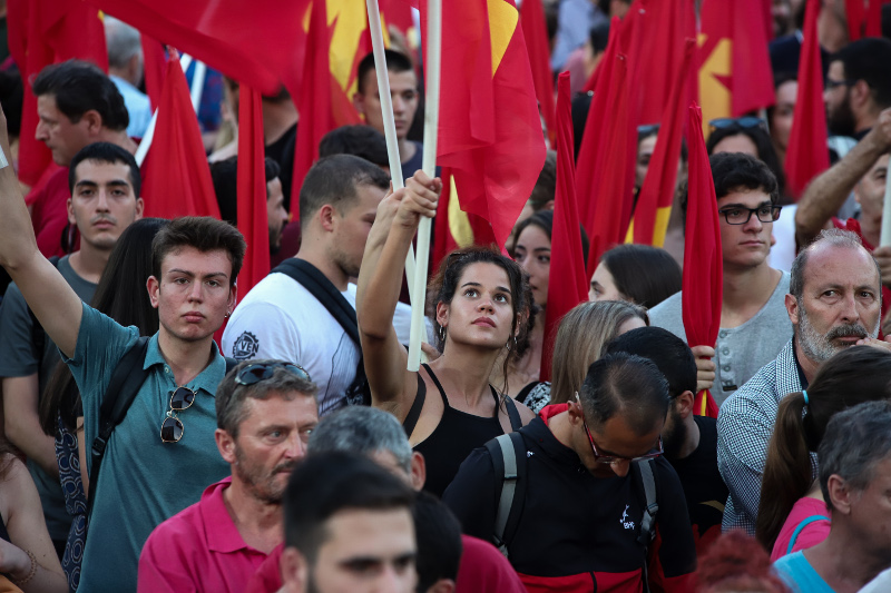 Πολίτες στην προεκλογική ομιλία του Δημήτρη Κουτσούμπα / Φωτογραφία: EUROKINISSI