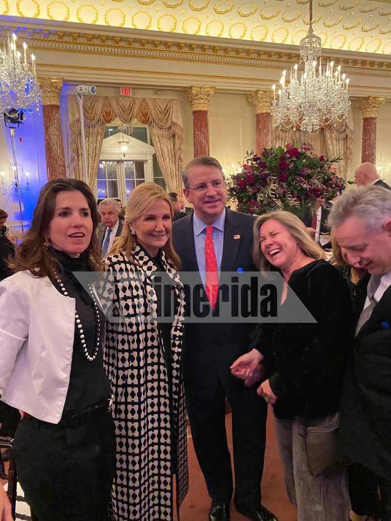 Χαμογελαστή η Μαρέβα Μητσοτάκη