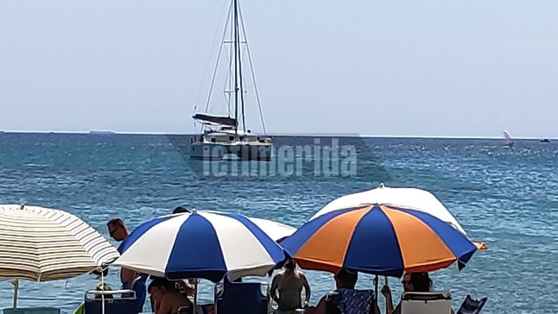 Ομπρέλες σε παραλίες