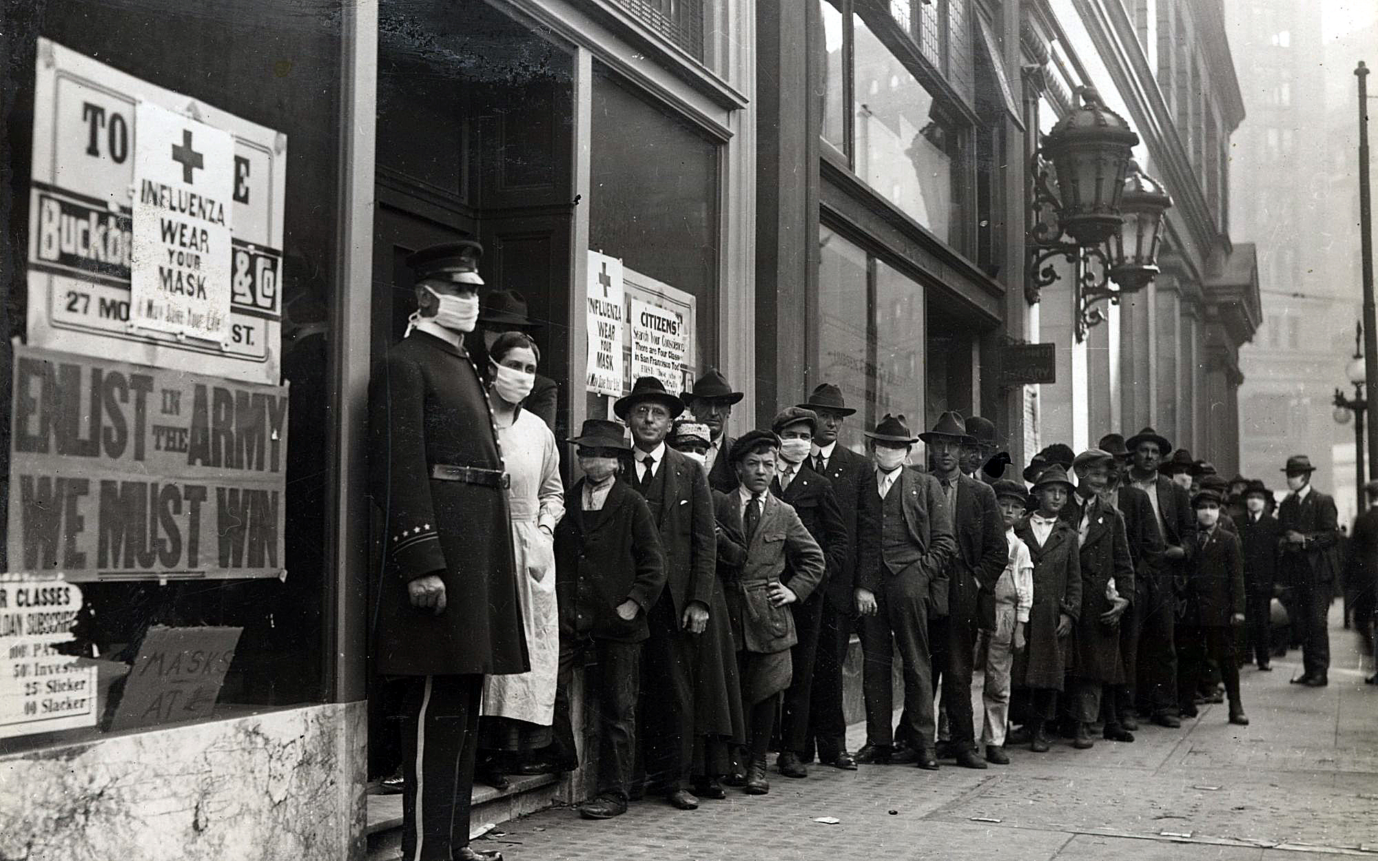 Ουρά για να προμηθευτούν μάσκες στο San Francisco, 1918. Credit - Hamilton Henry Dobbin, via California State Library