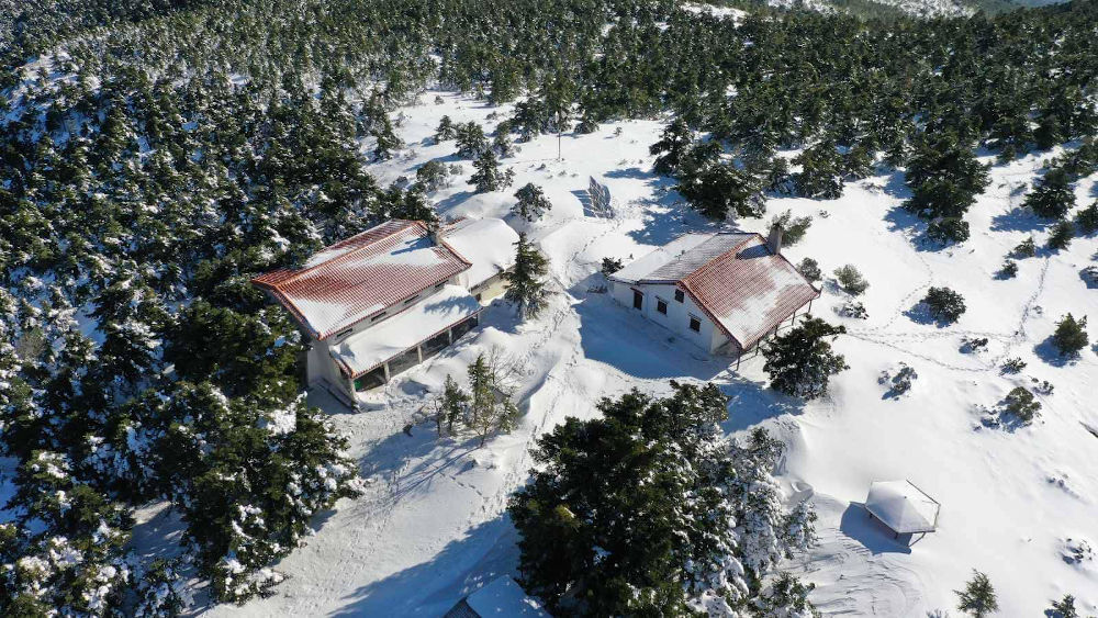 Εικόνα από το χιονισμένο καταφύγιο Μπάφι, το πρωί του Σαββάτου